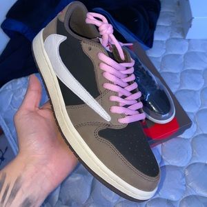 Travis scott Jordan 1